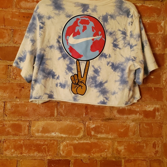 NIKE Crop Tee - Picture 3 of 3